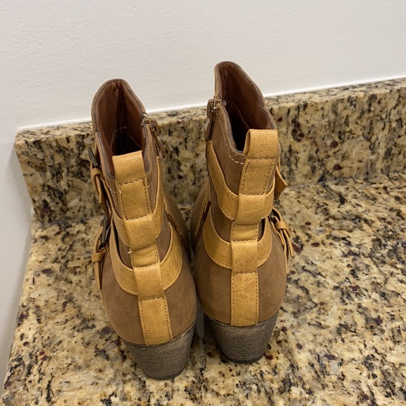 Just Fab ankle booties size 7 - Picture 6 of 8